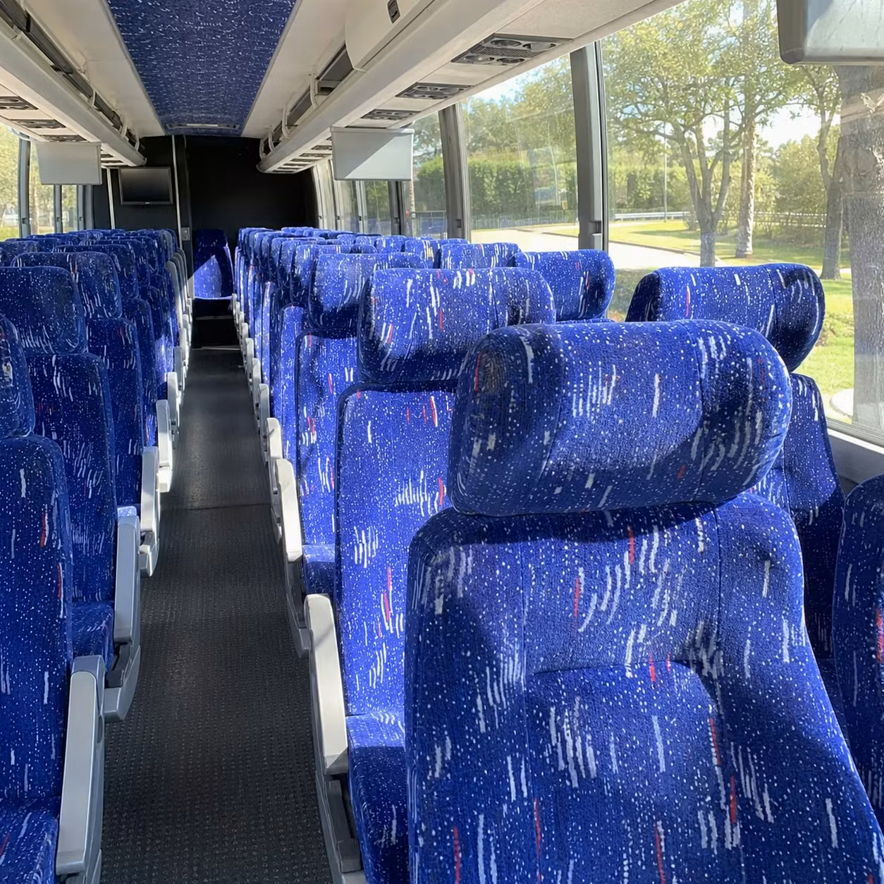 long distance charter bus transportation along the parks highway from anchorage to denali